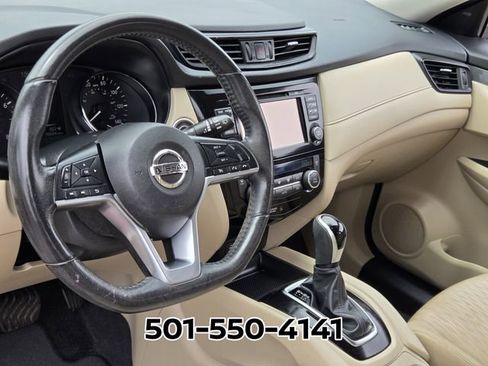 Used 2017 Nissan Rogue SV w/ SV Premium Package image 8