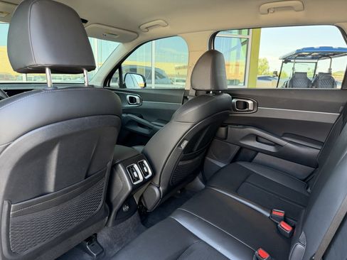 Used 2025 Kia Sorento S FWD image 34