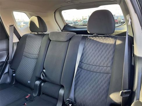 Used 2020 Nissan Rogue SV image 25