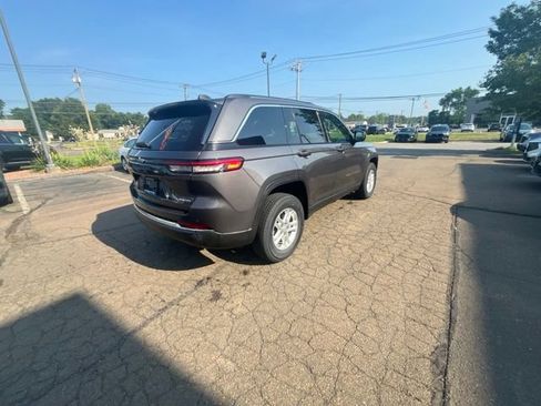Used 2023 Jeep Grand Cherokee Laredo AWD/4WD image 15