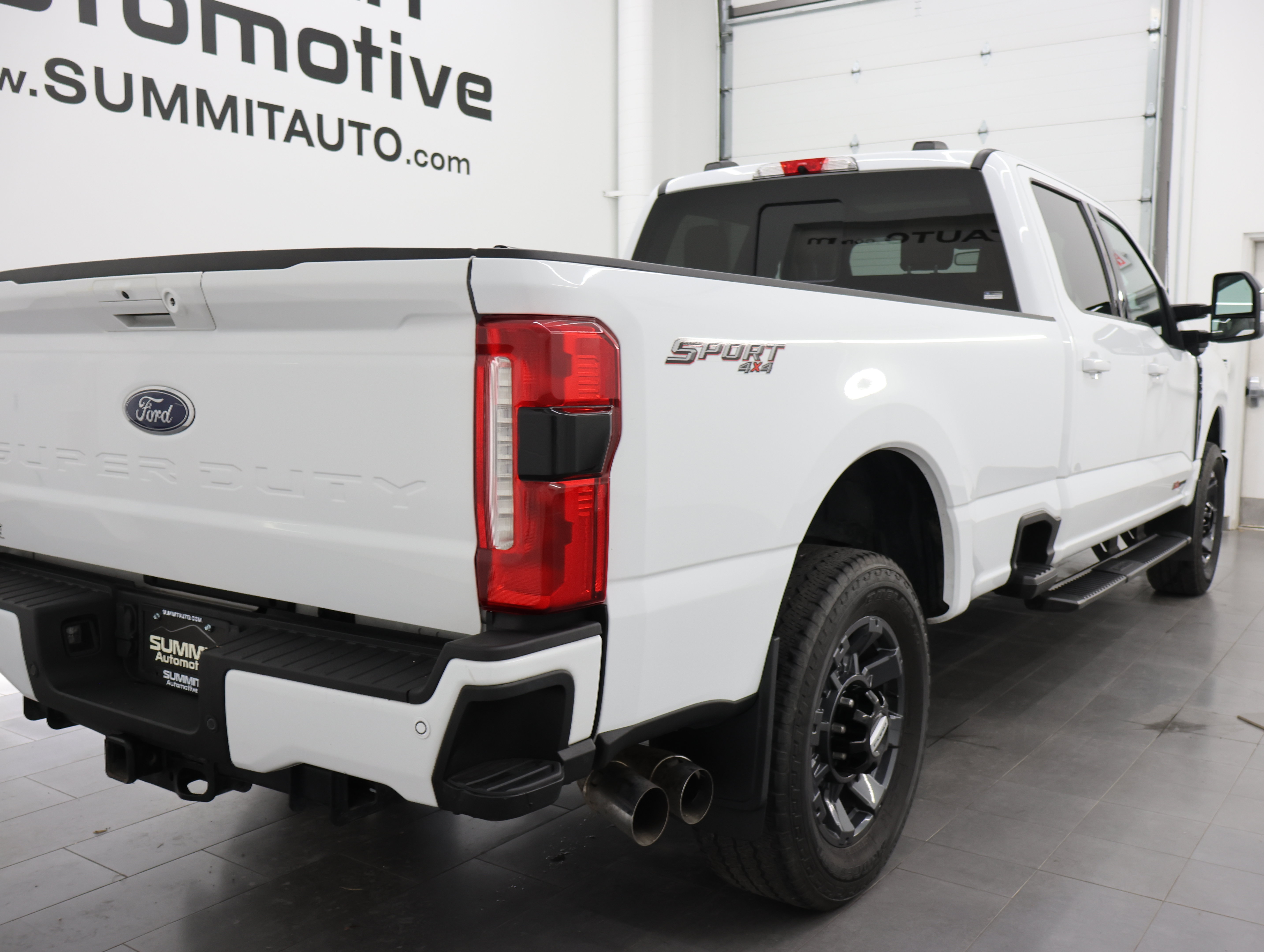 Used 2024 Ford F350 Lariat w/ Sport Appearance Package AWD/4WD image 4