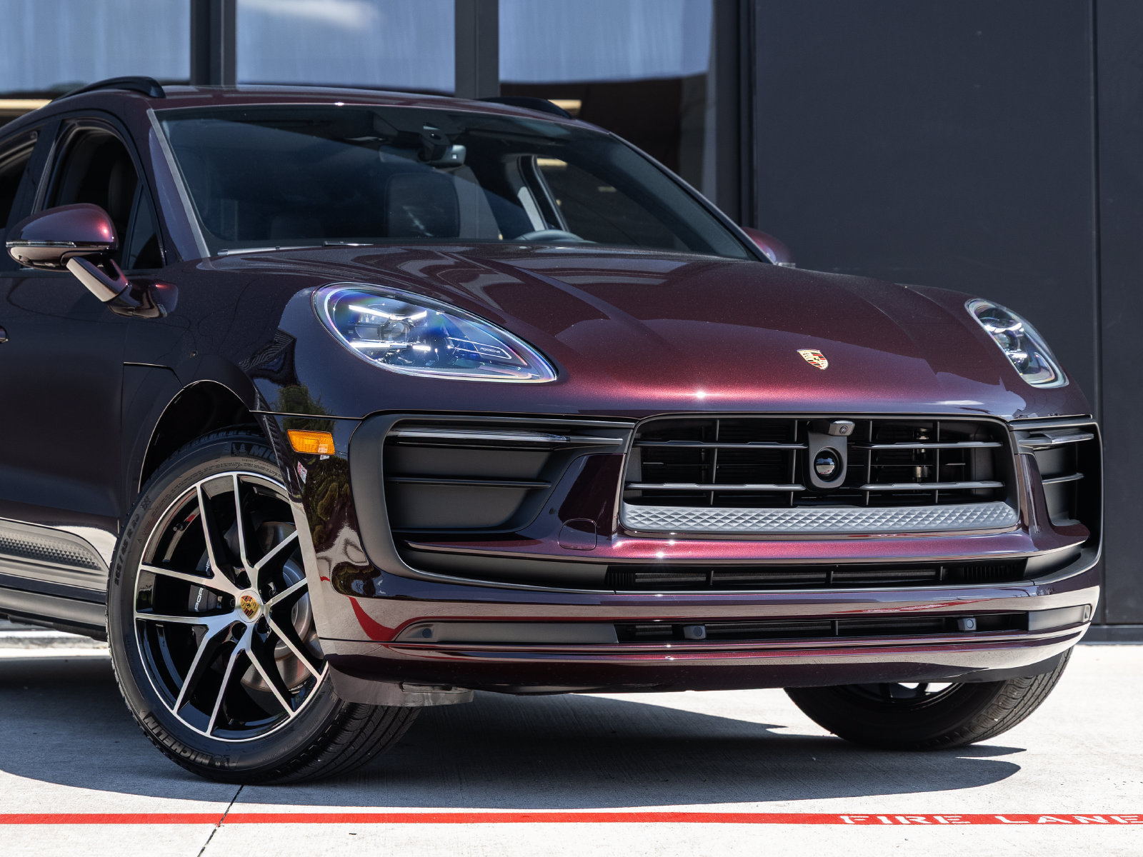 Certified 2026 Porsche Macan AWD/4WD image 9