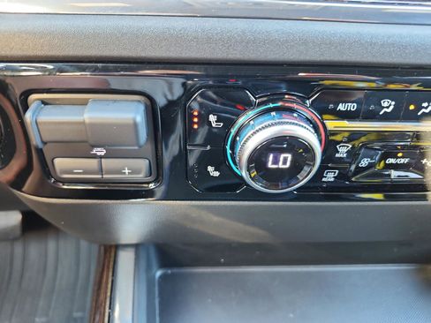 Certified 2024 GMC Sierra 1500 Elevation w/ Preferred Package image 18