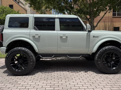 Used 2024 Ford Bronco Outer Banks AWD/4WD image 2