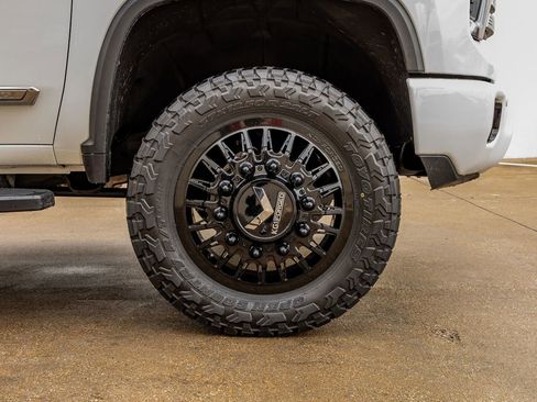 Used 2024 Chevrolet Silverado 3500 High Country w/ Technology Package image 12