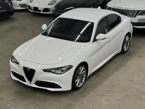 Used 2017 Alfa Romeo Giulia image 9