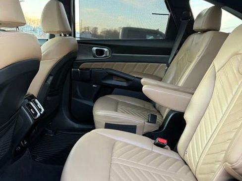 Used 2025 Kia Sorento SX Prestige w/ Olive Brown Leather Package image 23
