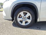 Used 2023 Toyota Highlander LE image 4