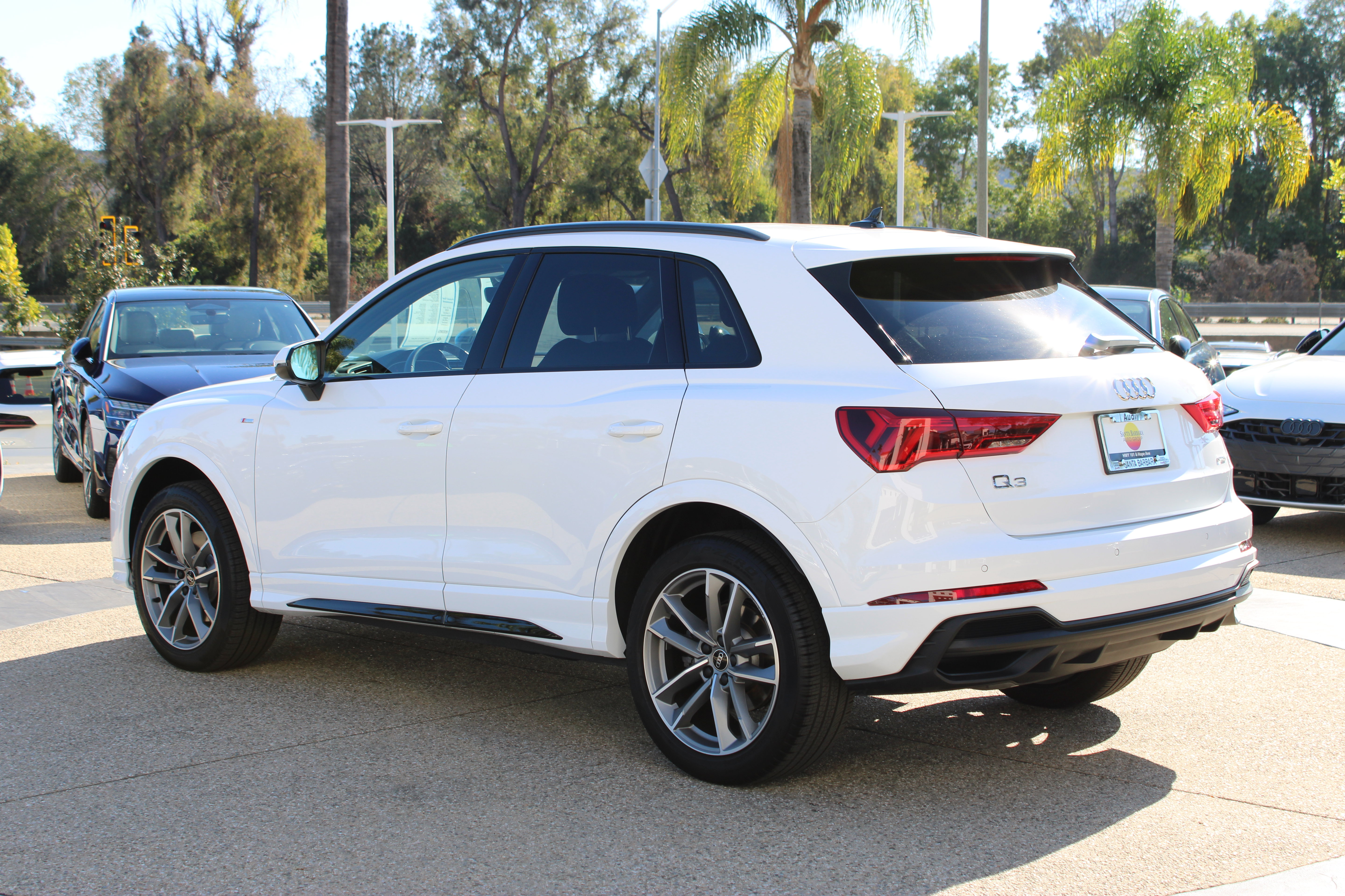 Used 2025 Audi Q3 2.0T Premium w/ Convenience Package AWD/4WD image 3