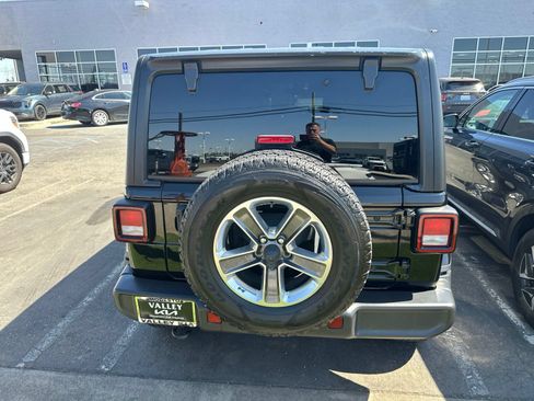 Used 2020 Jeep Wrangler Unlimited Sahara AWD/4WD image 9