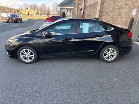 Used 2017 Chevrolet Cruze LT w/ Convenience Package image 3