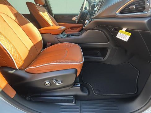 New 2026 Chrysler Pacifica Pinnacle image 41