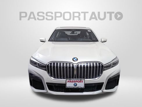 Used 2022 BMW 750i xDrive w/ M Sport Package AWD/4WD image 12