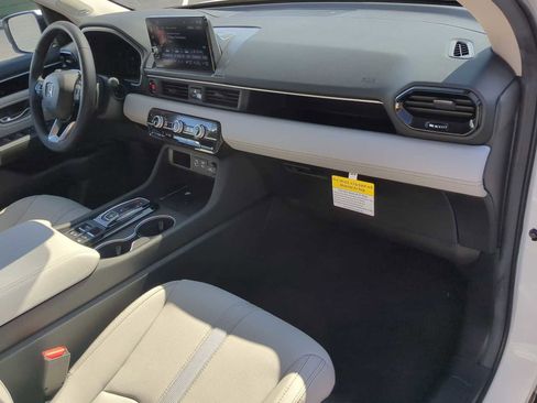 New 2025 Honda Pilot Touring image 31