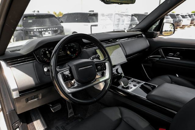 Used 2023 Land Rover Range Rover SE AWD/4WD image 2