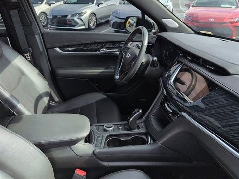 Used 2024 Cadillac XT6 Premium Luxury image 9