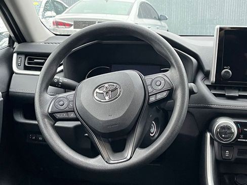 Used 2025 Toyota RAV4 LE image 27