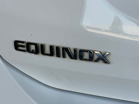 Used 2018 Chevrolet Equinox Premier FWD image 17