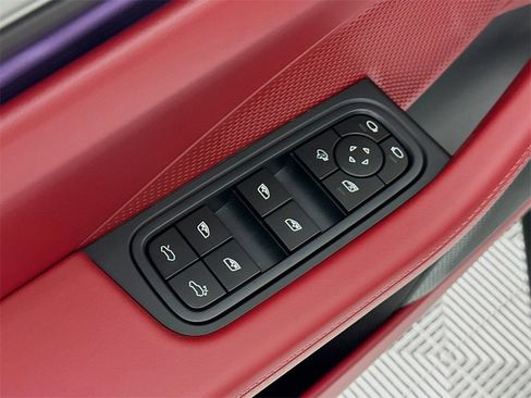 Used 2025 Porsche Macan Electric image 19