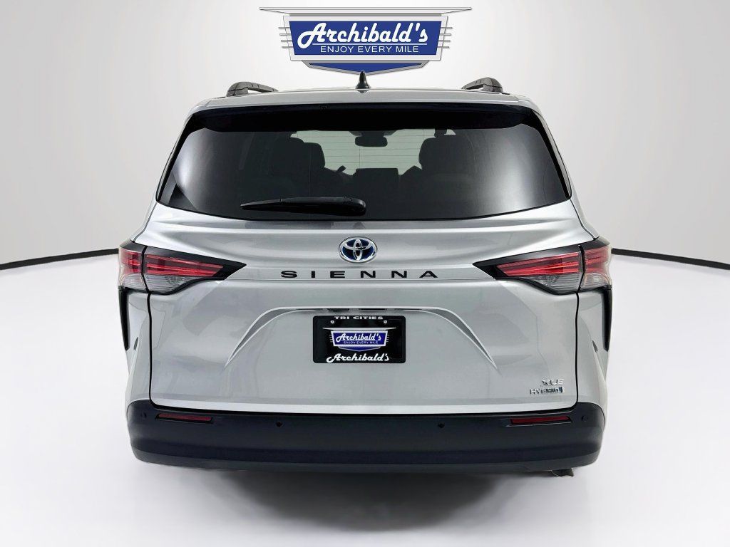 Used 2022 Toyota Sienna XLE FWD image 7