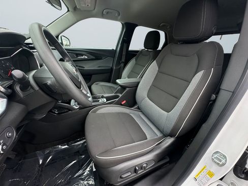 Used 2023 Chevrolet TrailBlazer LT AWD/4WD image 9
