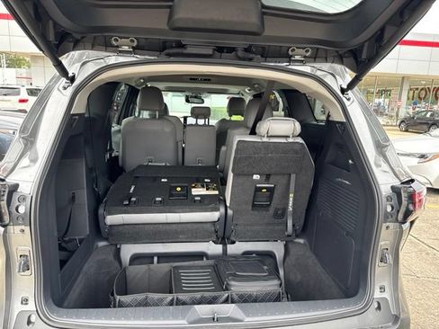 Used 2026 Toyota Sienna XLE FWD image 20
