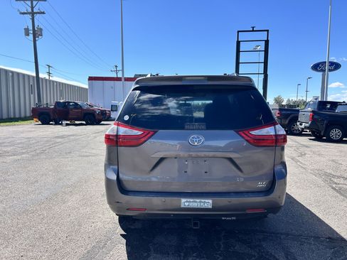 Used 2016 Toyota Sienna XLE Premium AWD/4WD image 4