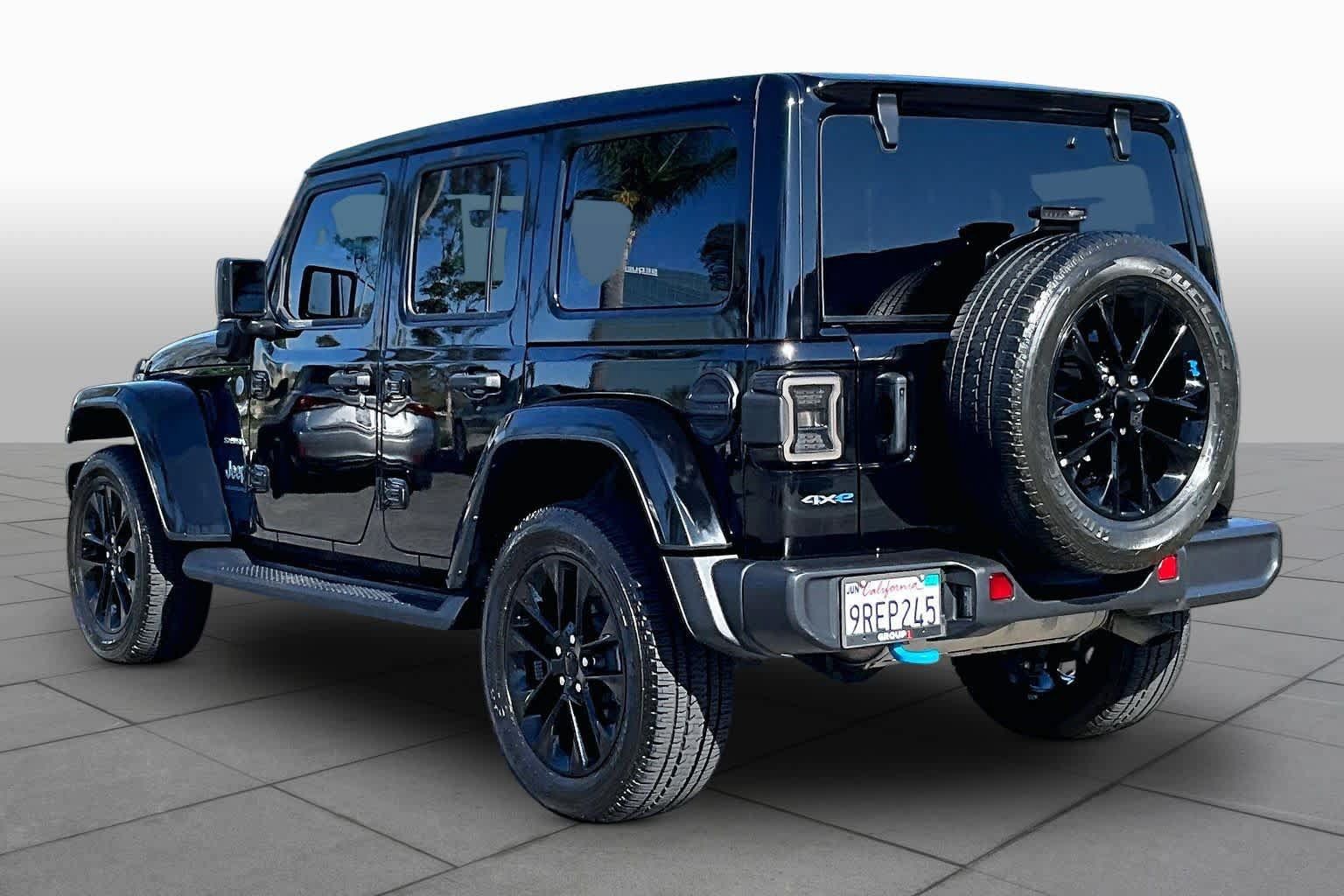 Used 2023 Jeep Wrangler Unlimited Sahara w/ Cold Weather Group AWD/4WD image 11