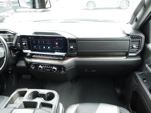 Used 2023 GMC Sierra 1500 SLE w/ X31 Off-Road Package AWD/4WD image 43