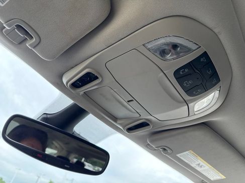 Used 2023 Chrysler Pacifica Limited AWD/4WD image 34