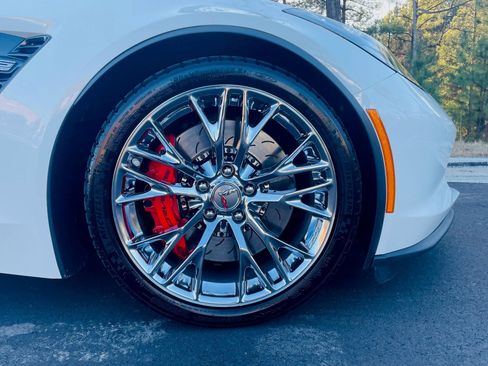 Used 2015 Chevrolet Corvette Z06 w/ 3LZ Preferred Equipment Group image 24