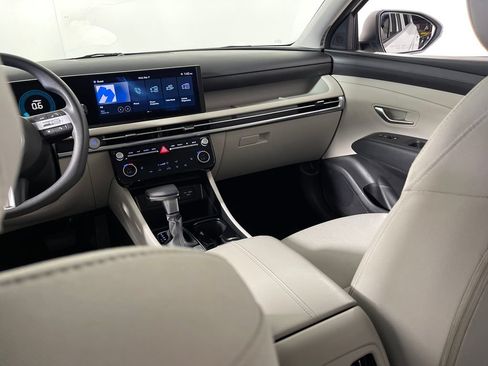 Certified 2025 Hyundai Tucson SEL FWD image 17