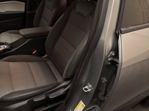 Used 2025 Chevrolet Trax LT w/ LT Convenience Package image 11