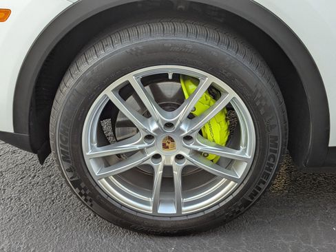 Certified 2022 Porsche Cayenne E-Hybrid image 9