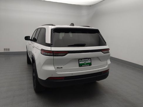 Used 2023 Jeep Grand Cherokee Altitude AWD/4WD image 6