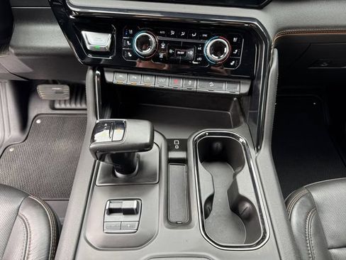 Used 2024 GMC Sierra 1500 AT4 w/ AT4 Preferred Package AWD/4WD image 12