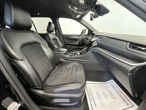 Used 2024 Jeep Grand Cherokee Altitude image 9