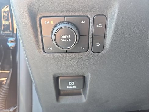 Used 2025 Ford Expedition Active AWD/4WD image 16