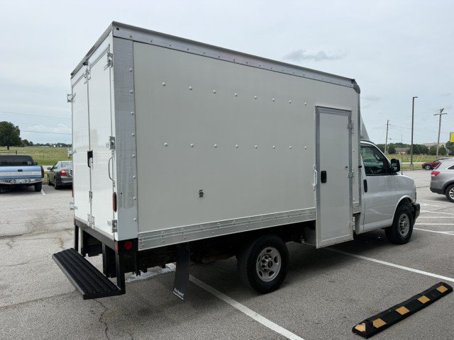 Used 2023 GMC Savana 3500 RWD image 3