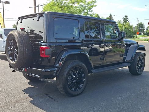Certified 2022 Jeep Wrangler Unlimited Sahara AWD/4WD image 4