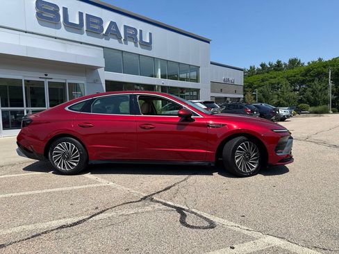 Used 2025 Hyundai Sonata Limited FWD image 3