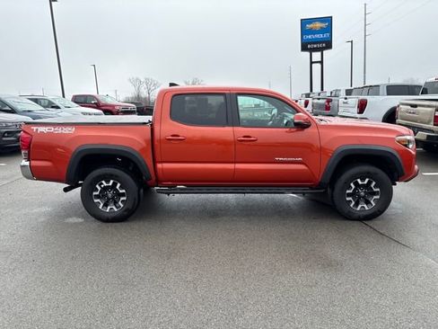 Used 2016 Toyota Tacoma TRD Off-Road w/ Towing Package AWD/4WD image 6