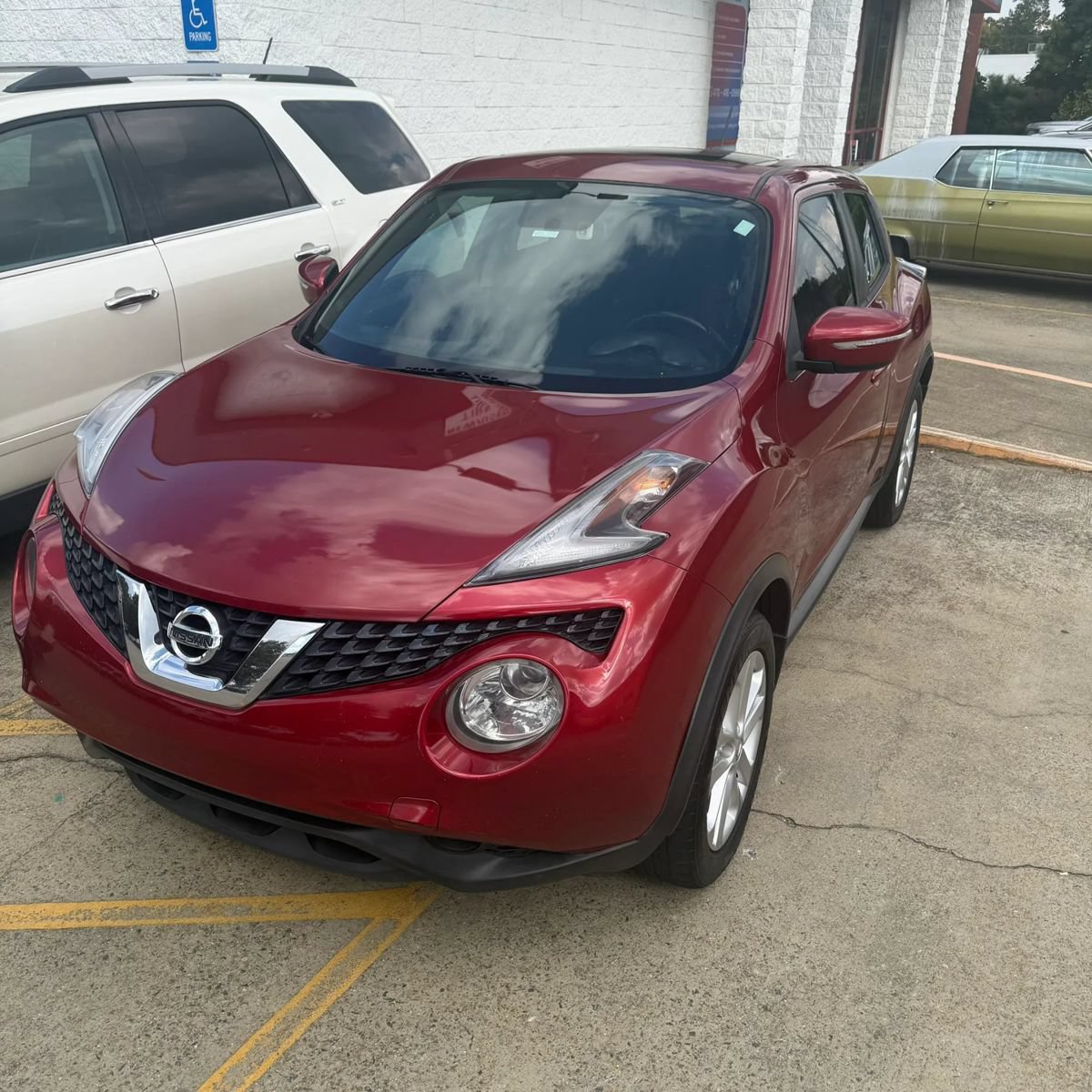 Used 2016 Nissan Juke SV FWD image 2