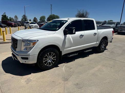 Used 2021 Nissan Titan SV w/ SV Convenience Package AWD/4WD image 33