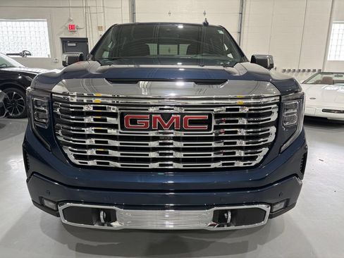 Used 2023 GMC Sierra 1500 Denali w/ Technology Package AWD/4WD image 2