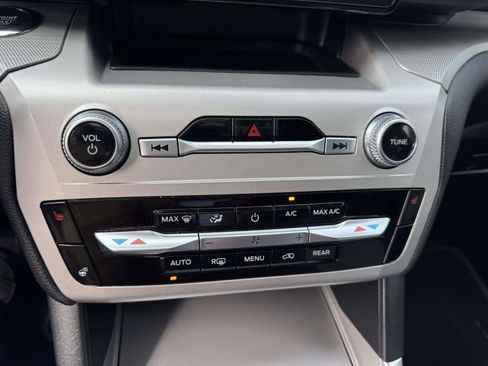 Certified 2022 Ford Explorer XLT w/ Equipment Group 202A image 24