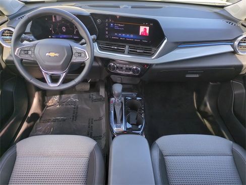 Certified 2024 Chevrolet Trax LT w/ Sunroof Package image 17