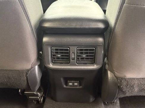 Used 2025 Toyota RAV4 XLE FWD image 28
