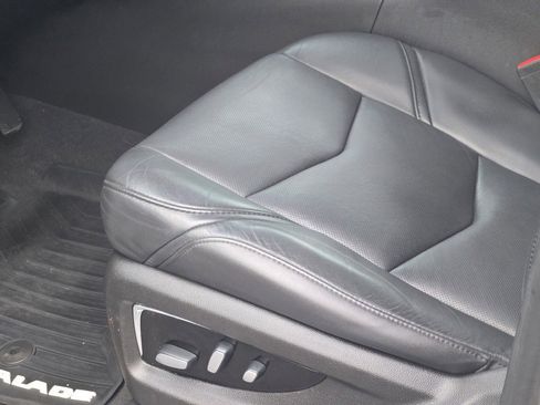 Used 2019 Cadillac Escalade Premium Luxury image 23