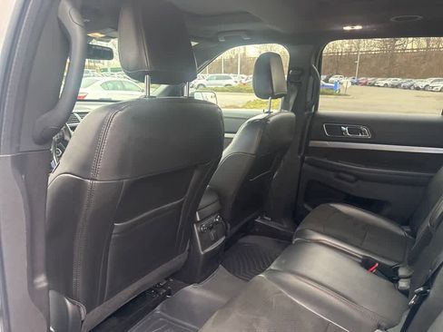 Used 2018 Ford Explorer XLT w/ Equipment Group 202A image 22